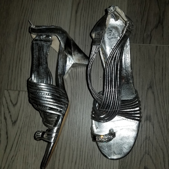 J. Renee Silver Metallic Thong Heel with back zipper closure - Picture 2 of 4
